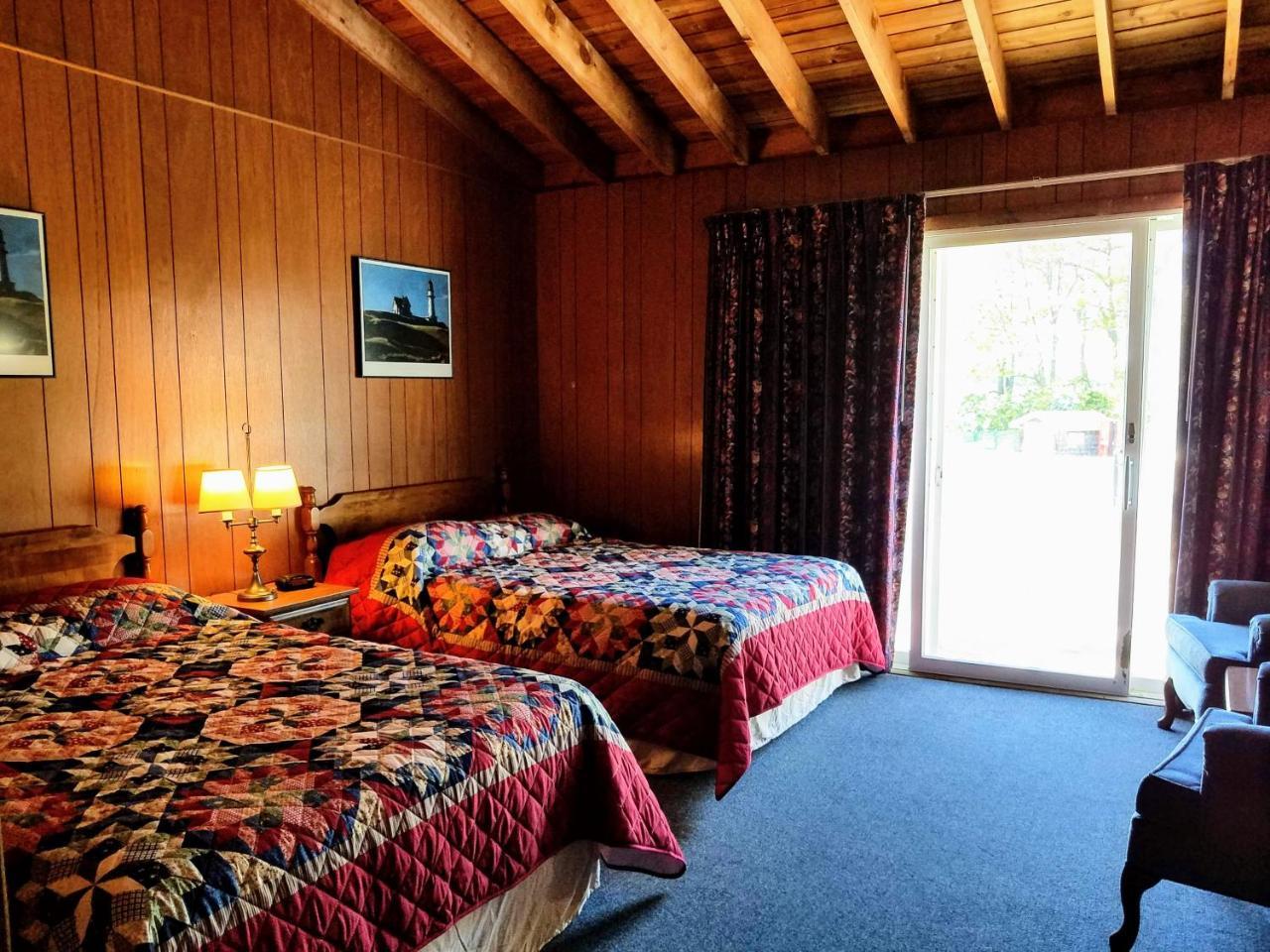 Smugglers Cove Inn Dayville Ngoại thất bức ảnh